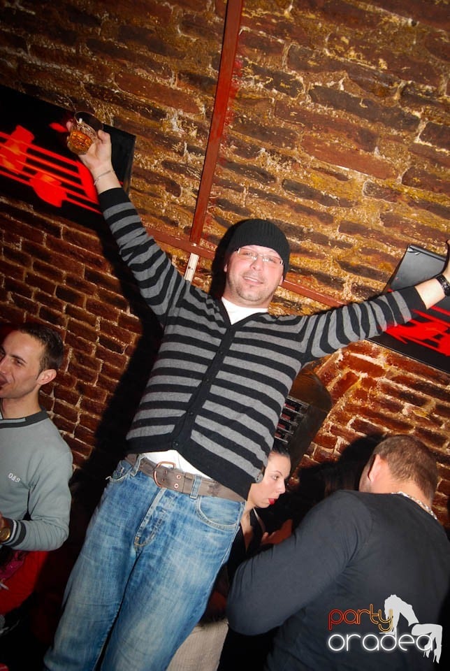 Sâmbătă seara în Club Escape, 