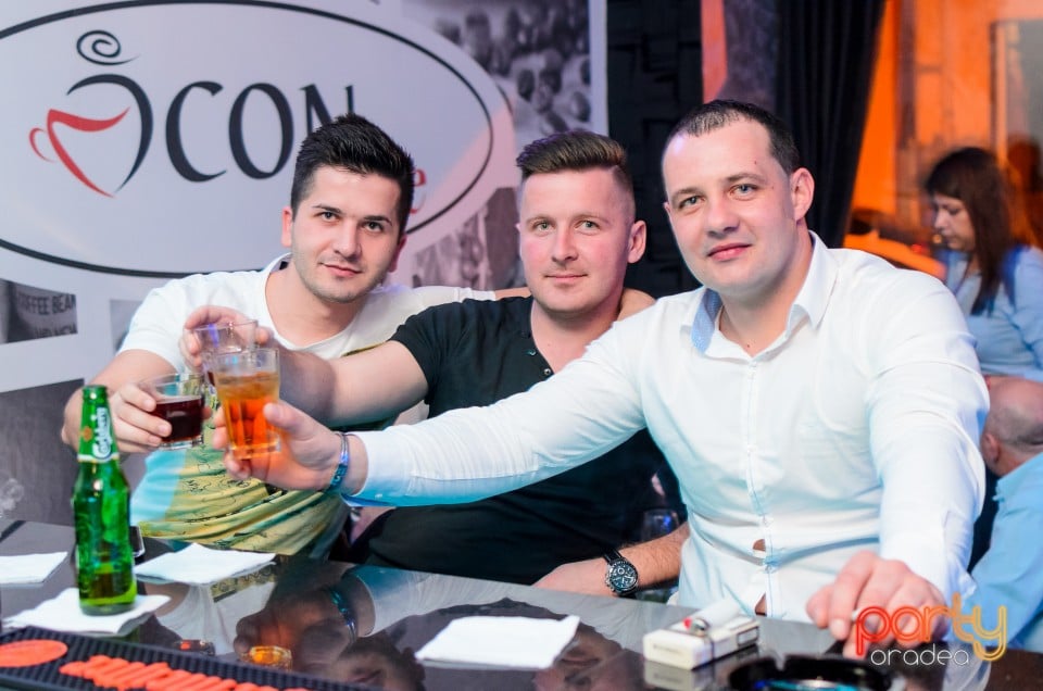 Sâmbătă seara în Icon Caffe, Icon Caffe