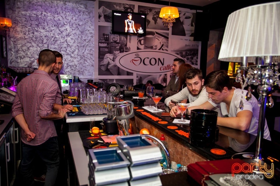 Sâmbătă seara în Icon Caffe, Icon Caffe