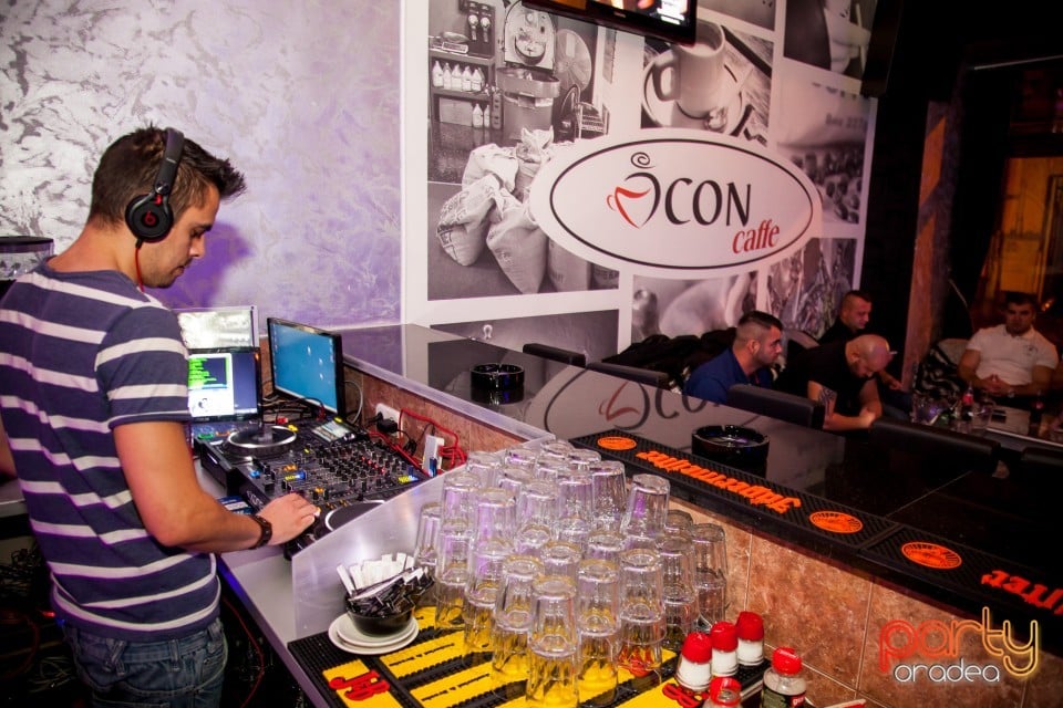 Sâmbătă seara în Icon Caffe, Icon Caffe