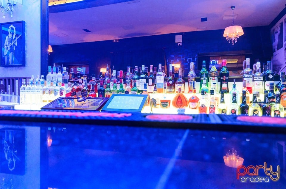 Sâmbătă seara în Icon Caffe, Icon Caffe