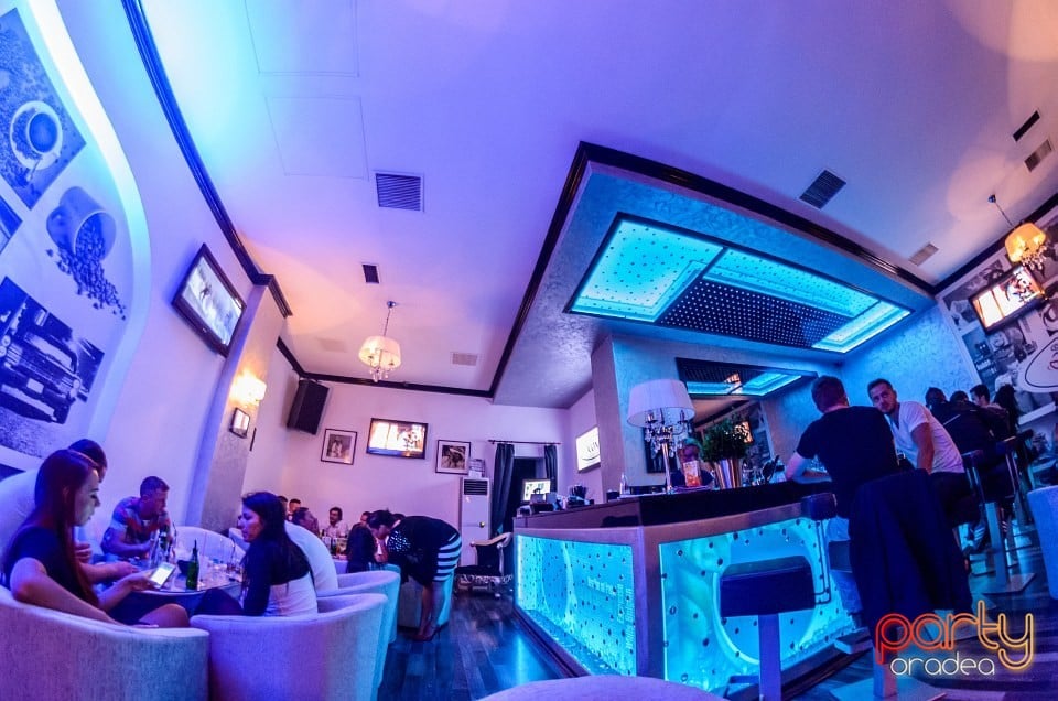 Sâmbătă seara în Icon Caffe, Icon Caffe