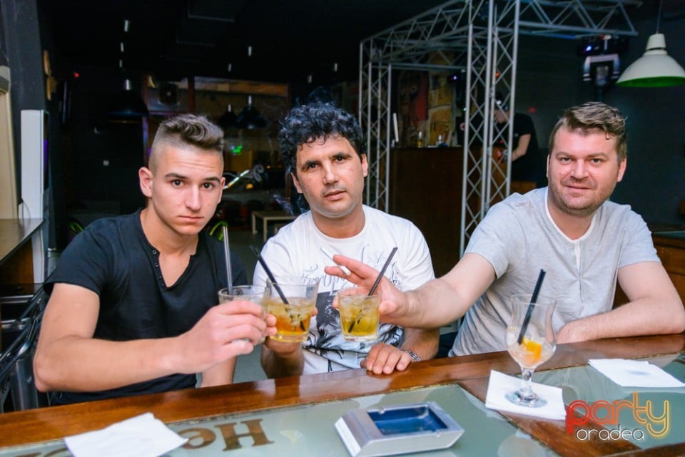 Sâmbătă seara în Juice, Juice