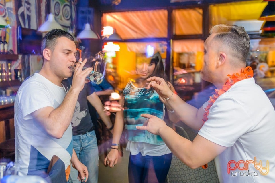 Sâmbătă seara în Juice, Juice