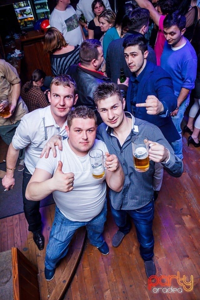 Sâmbătă seara în Window Pub, 