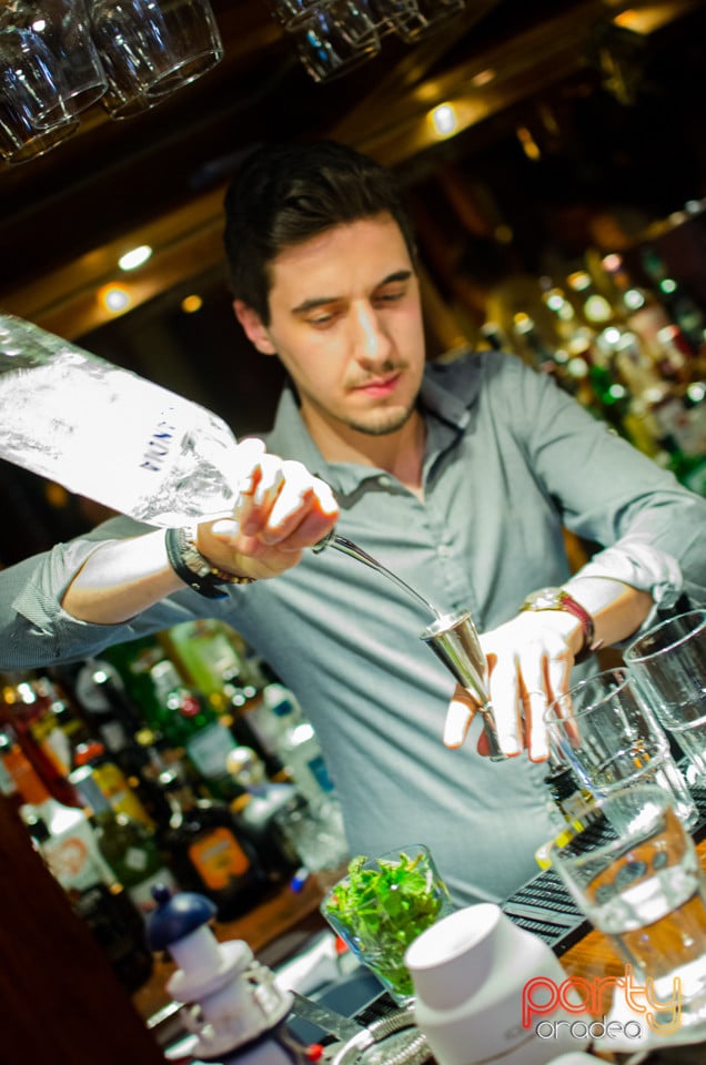 Sâmbătă seara la Columbus Cafe, Columbus Cafe