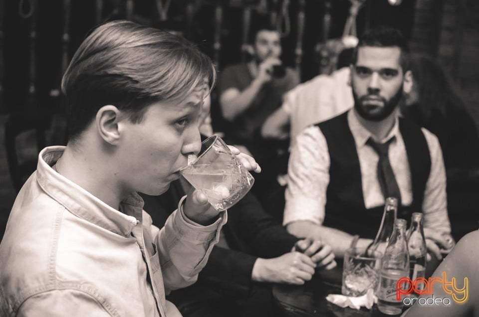 Sâmbătă seara la Columbus Cafe, Columbus Cafe
