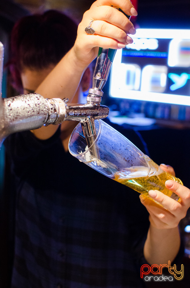Sâmbătă seara la Columbus, Columbus Cafe