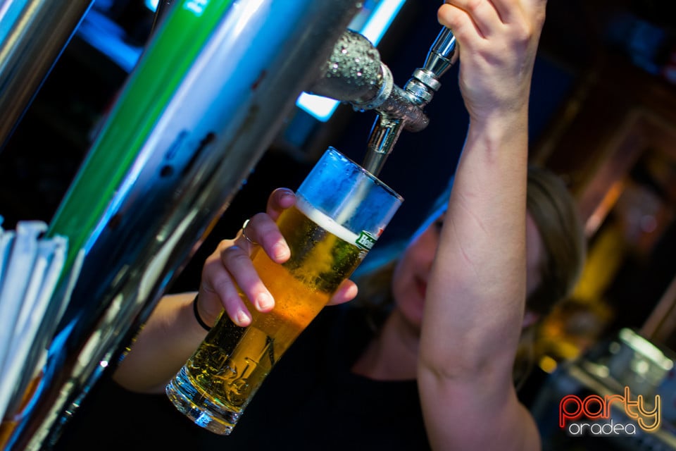 Sâmbătă seara la Columbus, Columbus Cafe