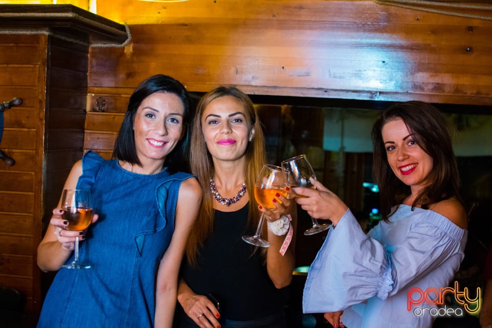 Sâmbătă seara la Columbus, Columbus Cafe
