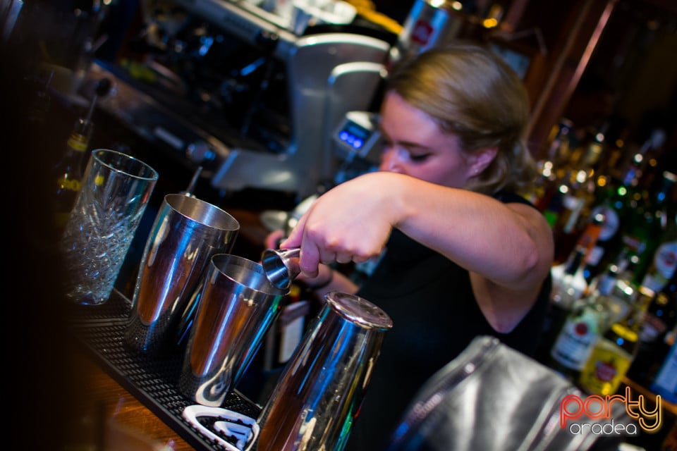 Sâmbătă seara la Columbus, Columbus Cafe