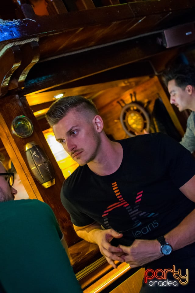Sâmbătă seara la Columbus, Columbus Cafe