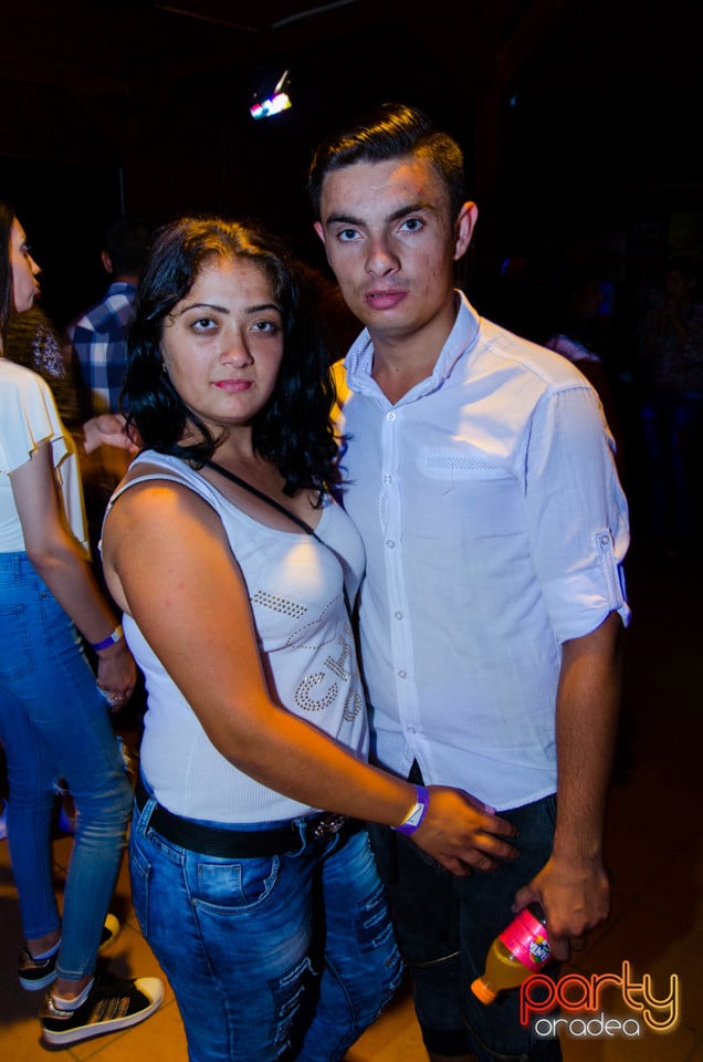 Sâmbătă seara la Disco FAHÁZ, 