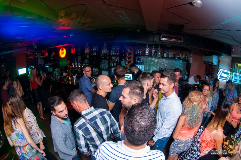 Sâmbătă seara la Edison Pub, 