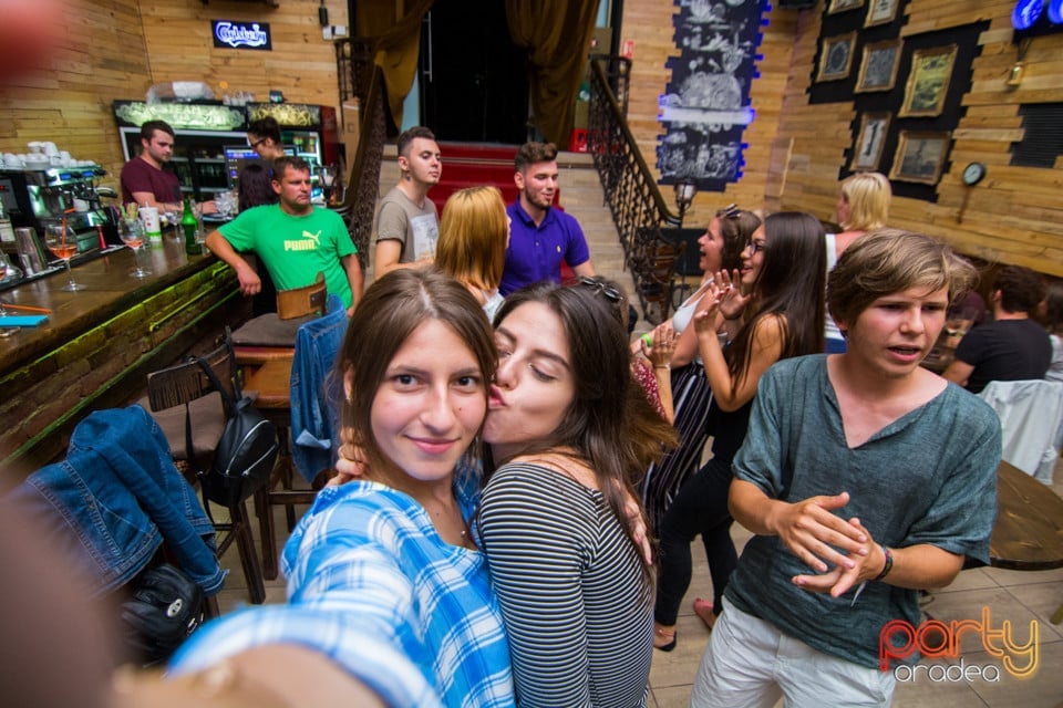 Sâmbătă seara la Steam Bar, 