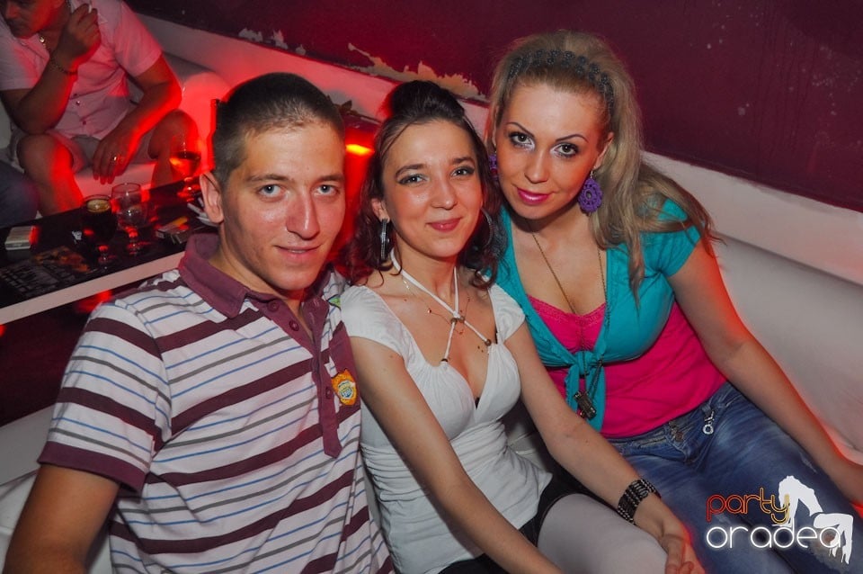 Sâmbătă seara petrecem în Atti's, 