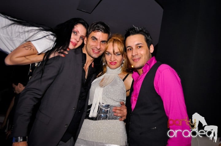 Sâmbătă seara se petrece în Heat, 