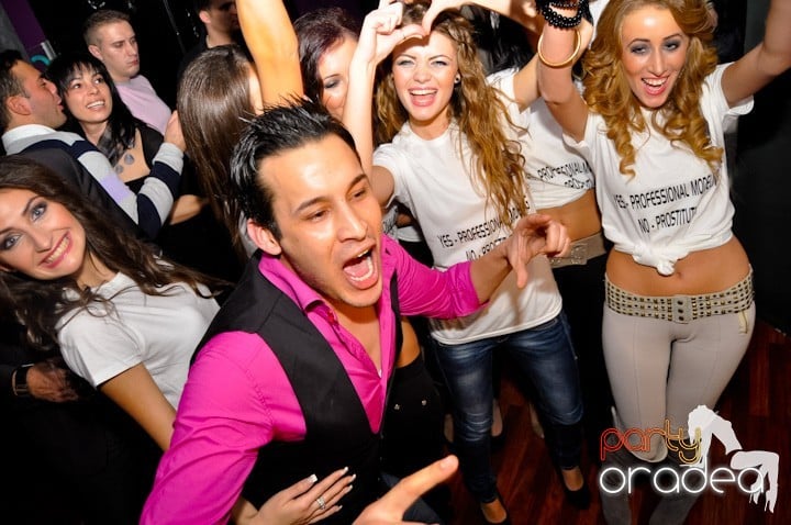 Sâmbătă seara se petrece în Heat, 