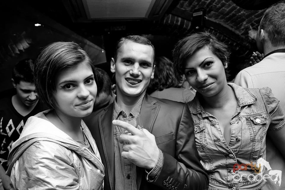 Santa Babes Night în Escape Club, 