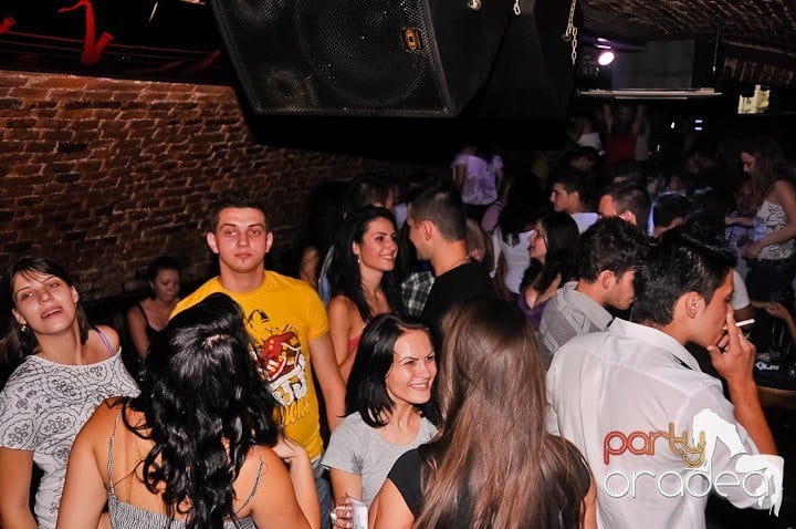 Săptămâna începe în Club Escape, 