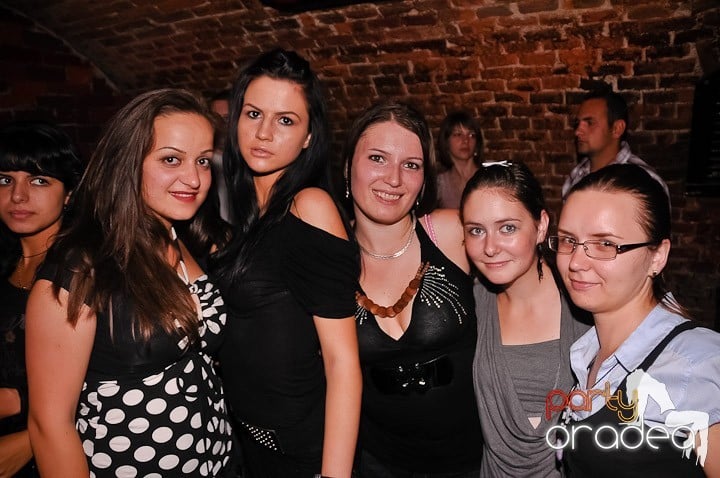 Săptămâna începe în Club Escape, 