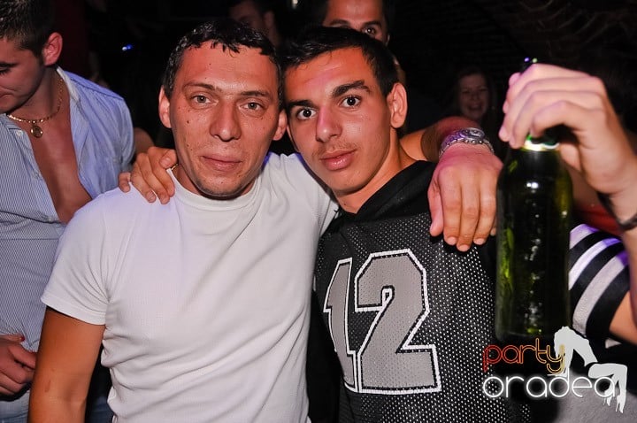 Săptămâna începe în Club Escape, 