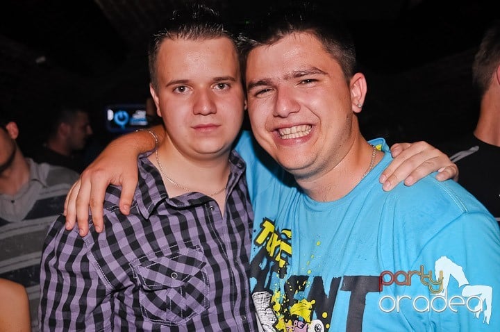 Săptămâna începe în Club Escape, 