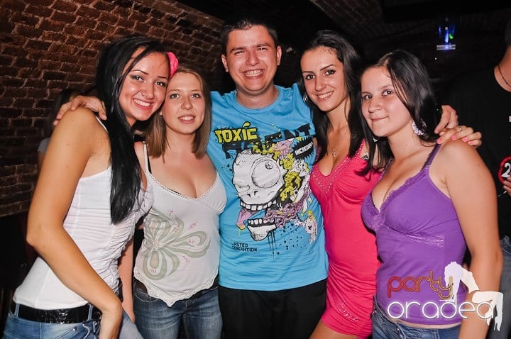 Săptămâna începe în Club Escape, 