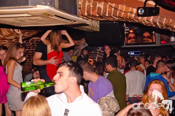 Săptămâna începe în Club Escape, 