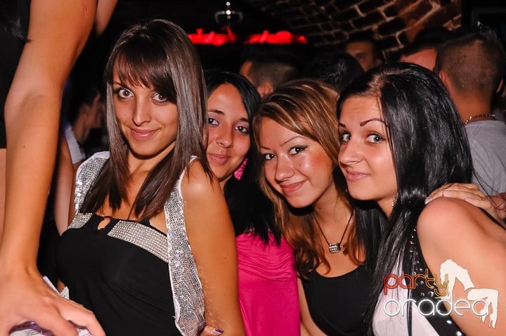 Săptămâna începe în Club Escape, 