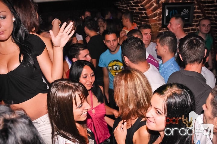 Săptămâna începe în Club Escape, 