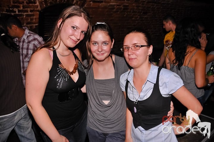 Săptămâna începe în Club Escape, 