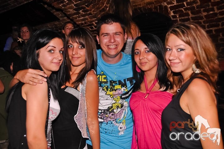 Săptămâna începe în Club Escape, 