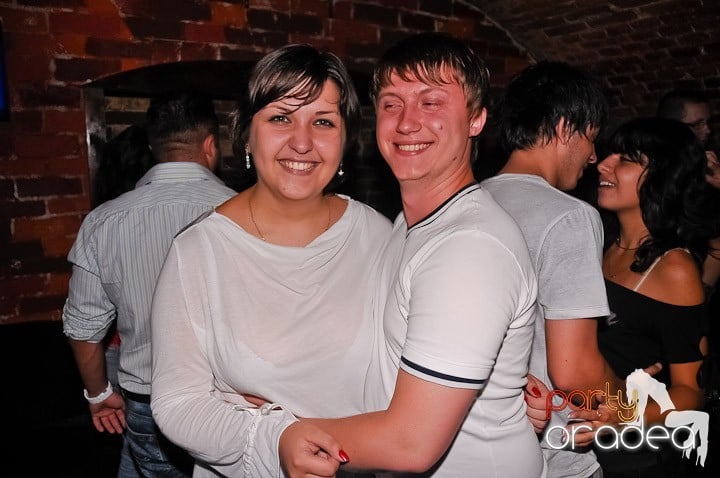 Săptămâna începe în Club Escape, 