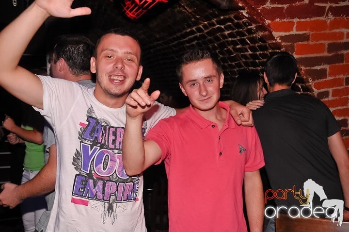 Săptămâna începe în Club Escape, 