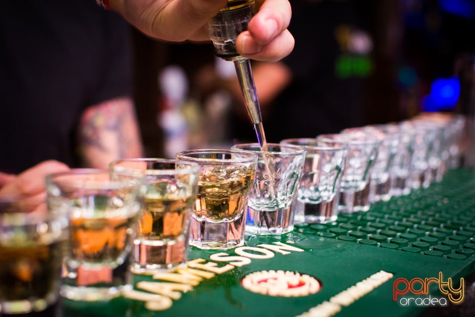 Saturday Madness, Green Pub