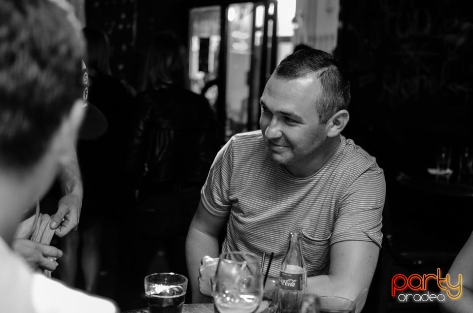 Saturday Madness, Green Pub