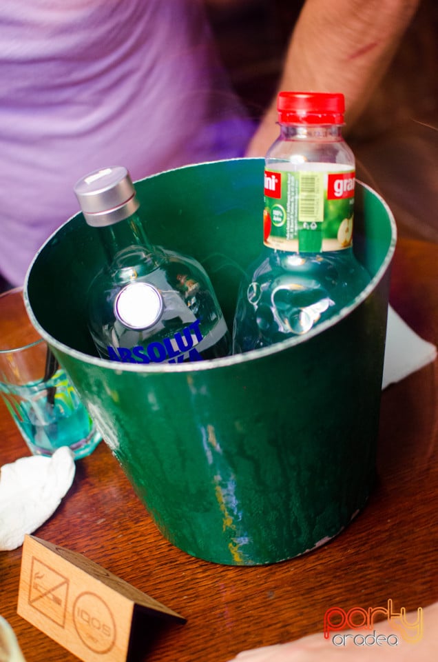 Saturday Madness, Green Pub