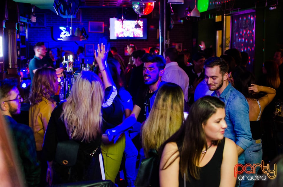 Saturday Madness, Green Pub