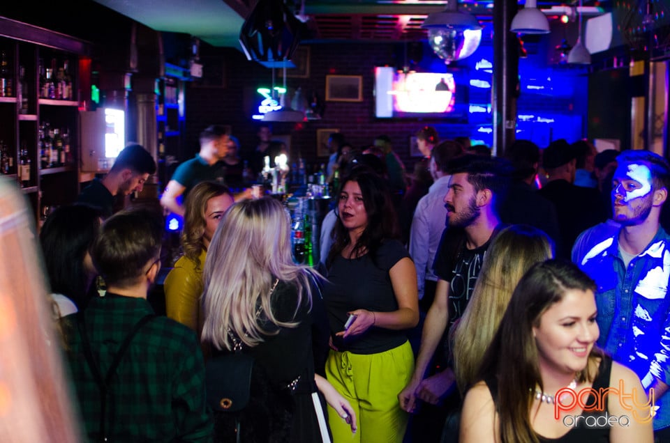 Saturday Madness, Green Pub