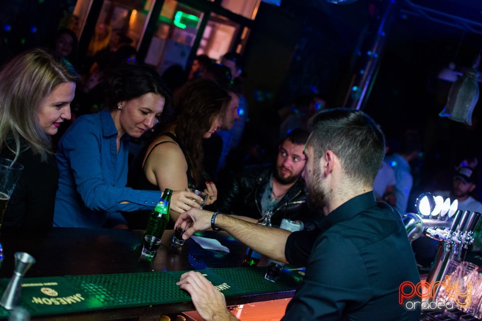 Saturday Madness, Green Pub