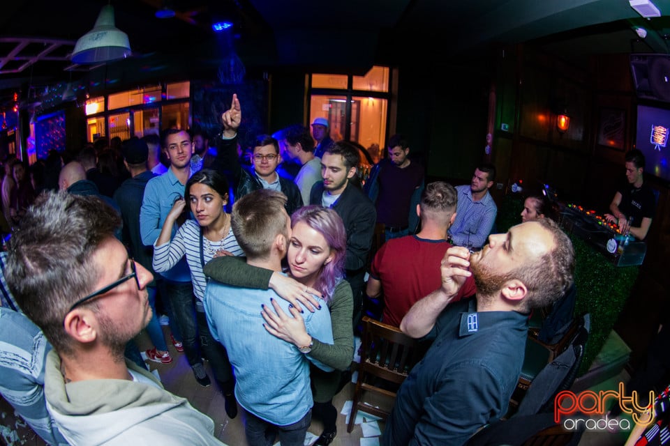 Saturday Madness, Green Pub