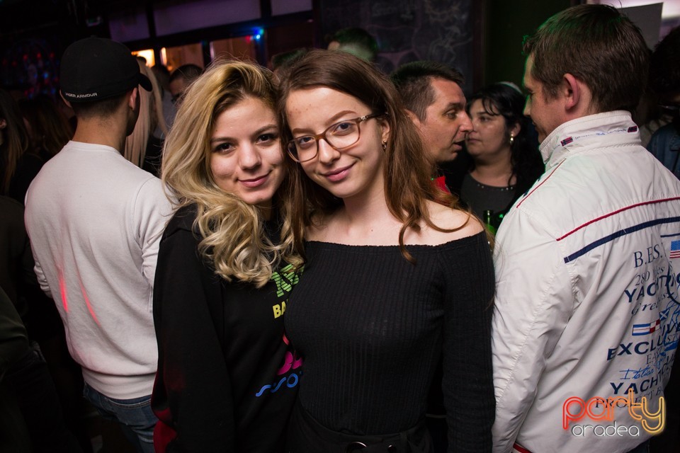 Saturday Madness, Green Pub