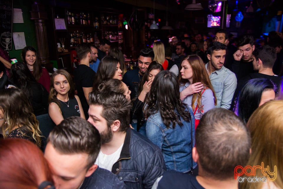 Saturday Madness, Green Pub