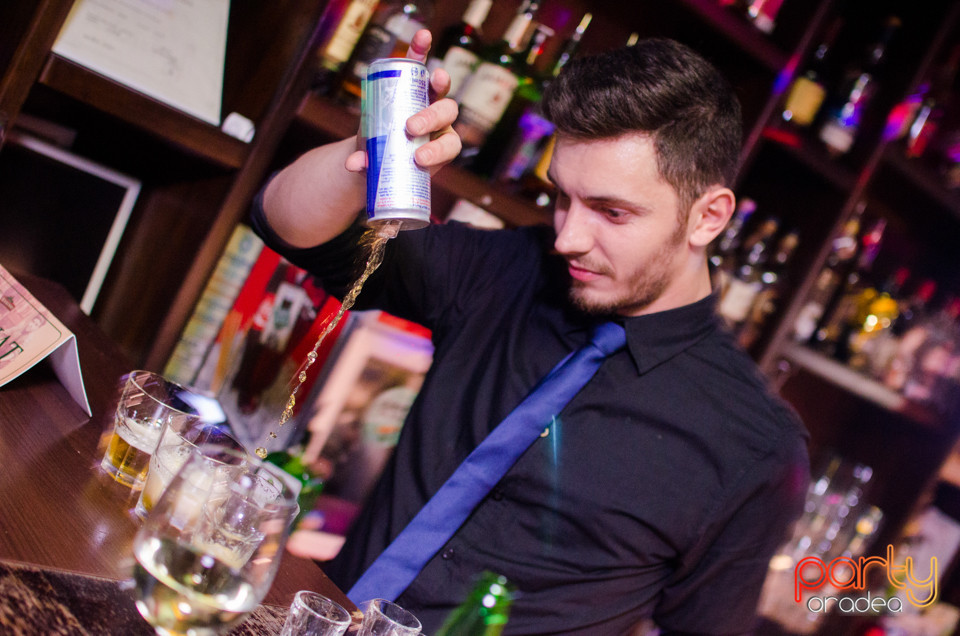 Saturday Madness, Green Pub