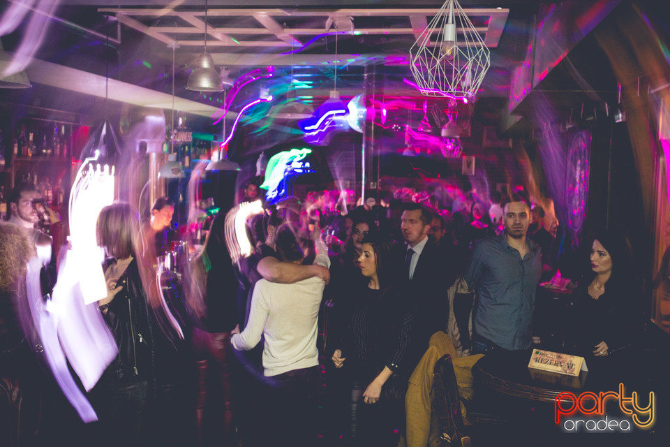 Saturday Madness, Green Pub