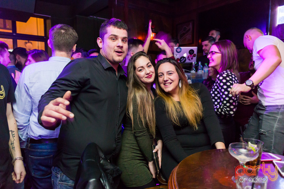 Saturday Madness, Green Pub