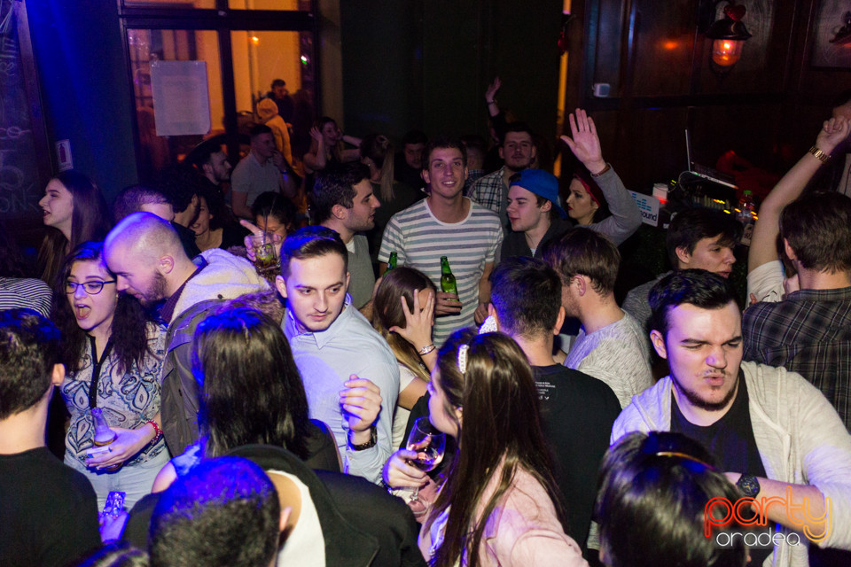 Saturday Madness, Green Pub