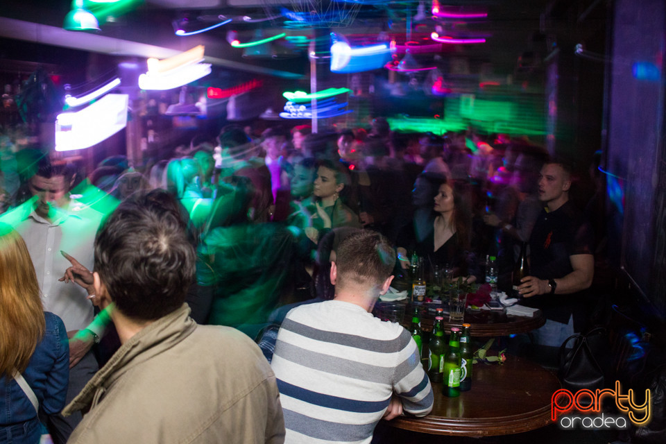 Saturday Madness, Green Pub