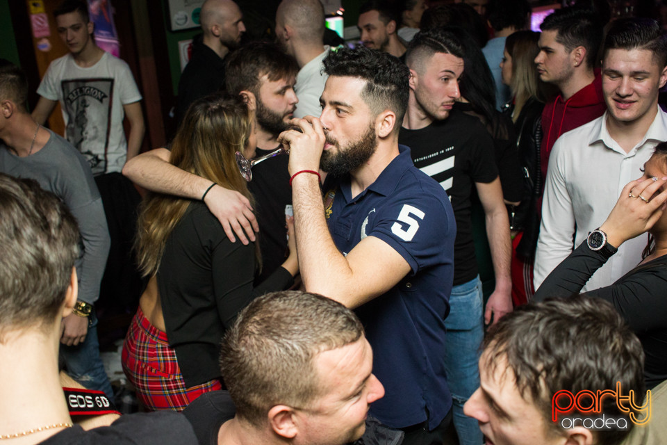 Saturday Madness, Green Pub
